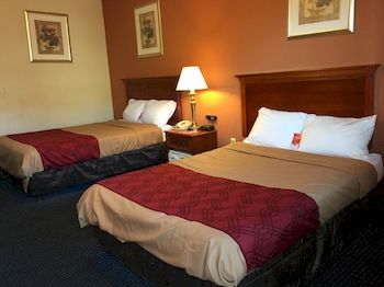 Econo Lodge Norwalk Extérieur photo