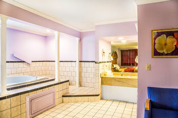 Econo Lodge Norwalk Extérieur photo
