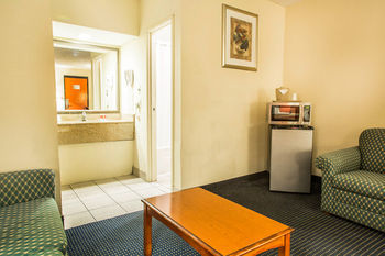 Econo Lodge Norwalk Extérieur photo