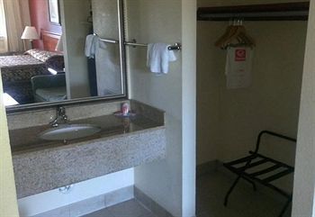 Econo Lodge Norwalk Extérieur photo
